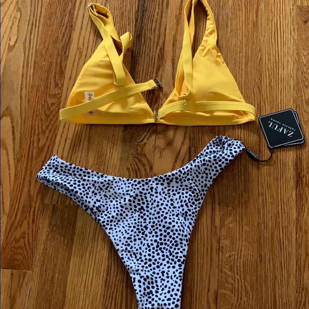 Bikini - Picture 2 of 2